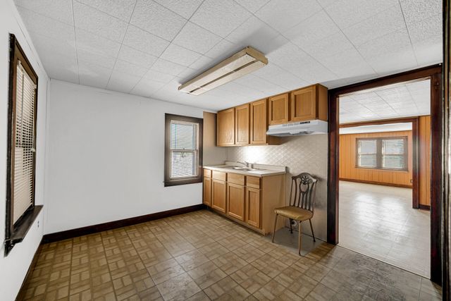 2806 Schrage Avenue, Whiting, IN 46394