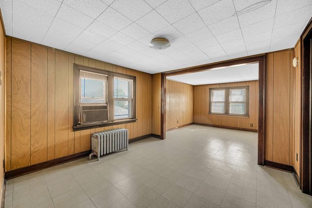 2806 Schrage Avenue, Whiting, IN 46394