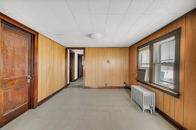 2806 Schrage Avenue, Whiting, IN 46394