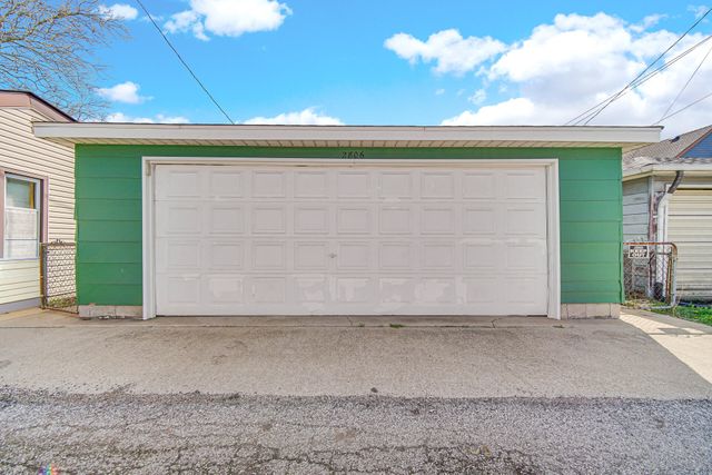 2806 Schrage Avenue, Whiting, IN 46394