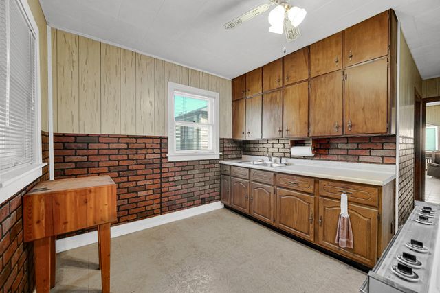 2806 Schrage Avenue, Whiting, IN 46394
