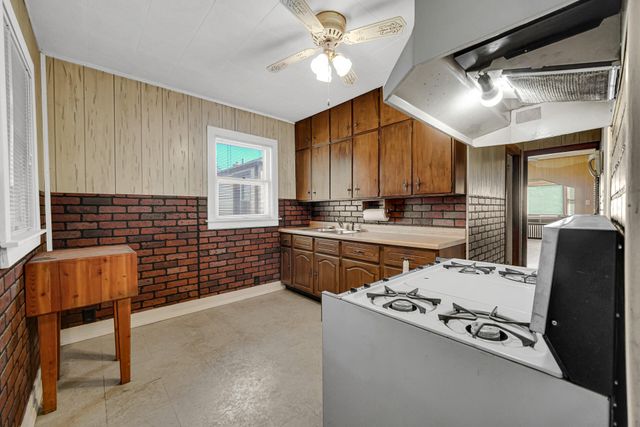 2806 Schrage Avenue, Whiting, IN 46394