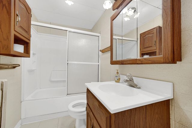 2806 Schrage Avenue, Whiting, IN 46394