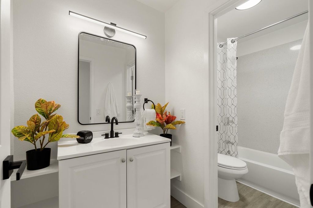 Image 11 of property listing at 9821 9821 Culp WAY, Sacramento, CA 95827