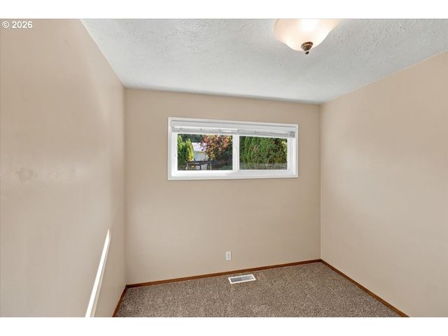 708 28TH Ave, Albany, OR 97322