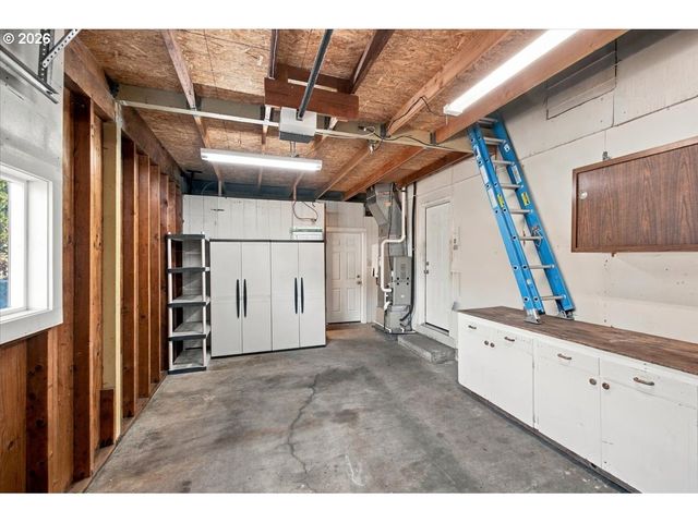 708 28TH Ave, Albany, OR 97322