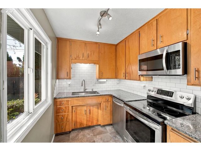 708 28TH Ave, Albany, OR 97322