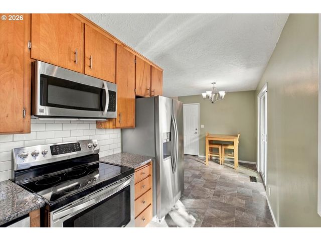 708 28TH Ave, Albany, OR 97322