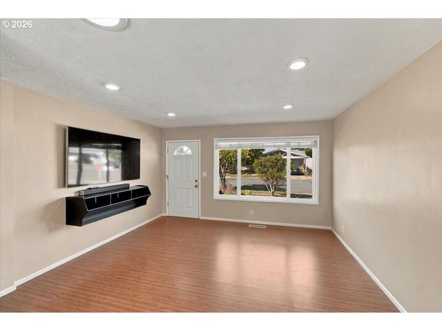 708 28TH Ave, Albany, OR 97322