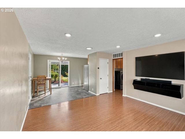 708 28TH Ave, Albany, OR 97322
