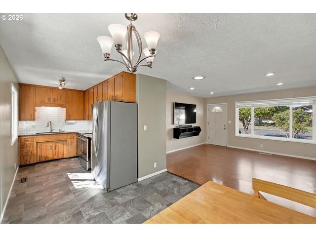 708 28TH Ave, Albany, OR 97322