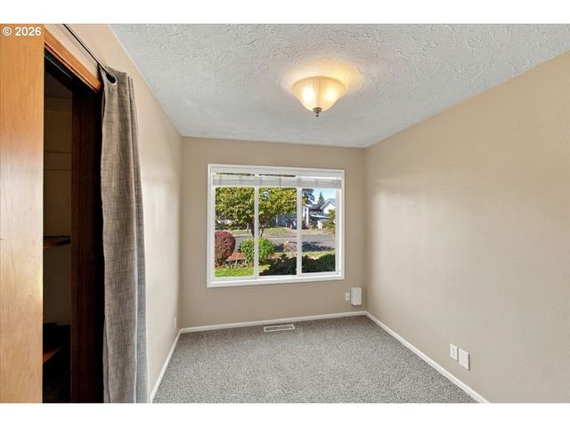 708 28TH Ave, Albany, OR 97322