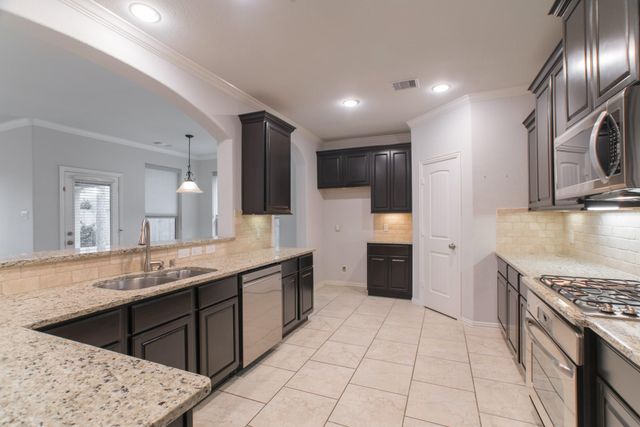 11 Sawbridge Circle, The Woodlands, TX 77389