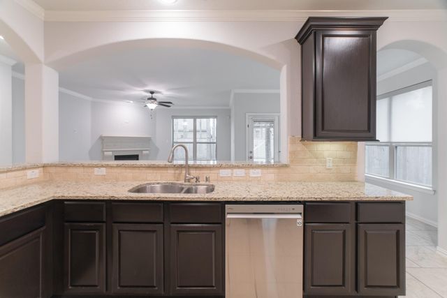 11 Sawbridge Circle, The Woodlands, TX 77389