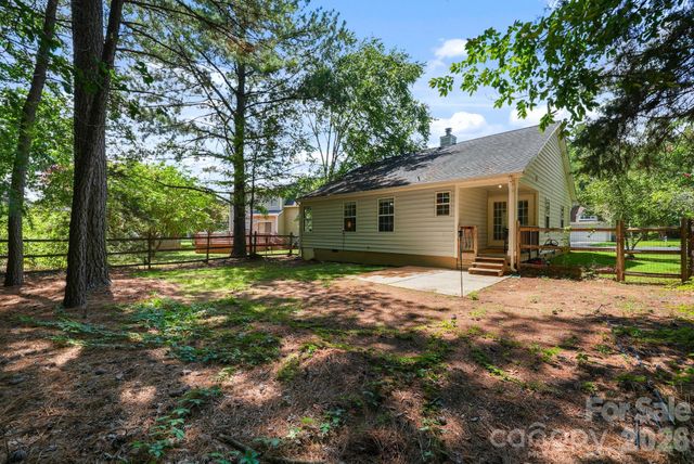 16007 Kirsten Nicole Road, Charlotte, NC 28278