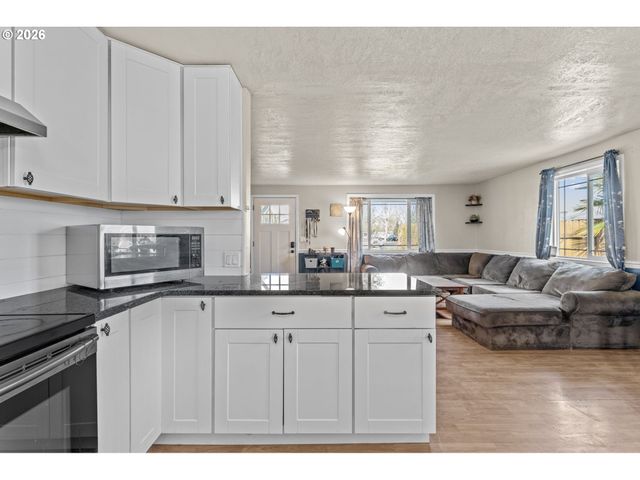 402 CLOVER St, Aumsville, OR 97325