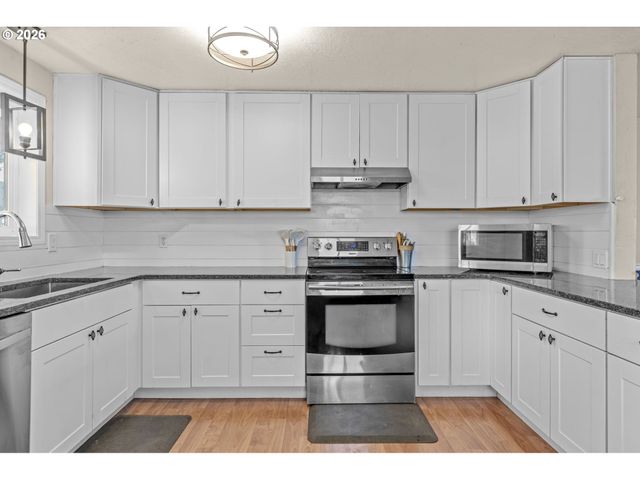 402 CLOVER St, Aumsville, OR 97325