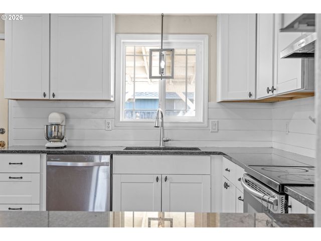 402 CLOVER St, Aumsville, OR 97325