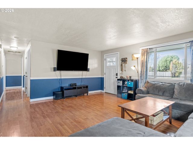 402 CLOVER St, Aumsville, OR 97325