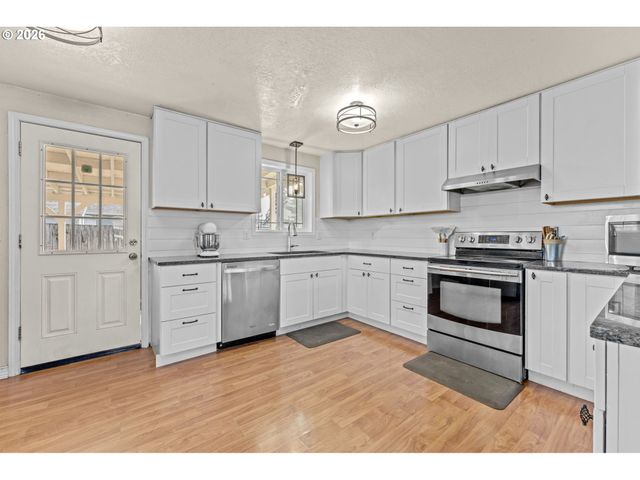 402 CLOVER St, Aumsville, OR 97325