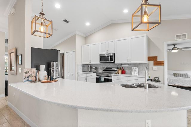 444 LAKE VIEW WAY, Auburndale, FL 33823