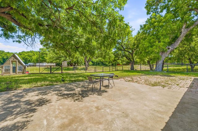 1105 Indian Creek Drive, Comanche, TX 76442