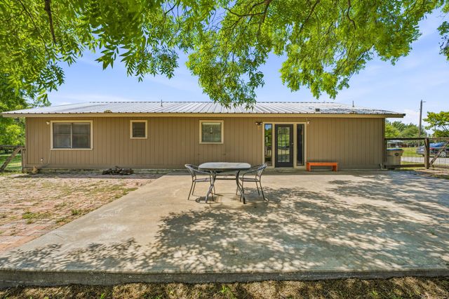 1105 Indian Creek Drive, Comanche, TX 76442