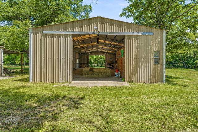 1105 Indian Creek Drive, Comanche, TX 76442