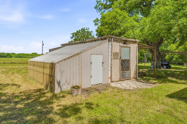 1105 Indian Creek Drive, Comanche, TX 76442