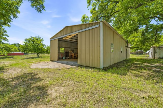 1105 Indian Creek Drive, Comanche, TX 76442