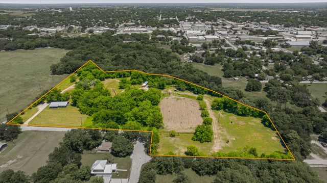 1105 Indian Creek Drive, Comanche, TX 76442