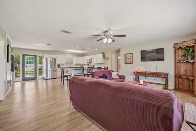 1105 Indian Creek Drive, Comanche, TX 76442