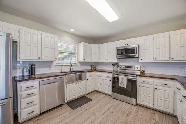1105 Indian Creek Drive, Comanche, TX 76442