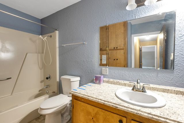 16986 N Sunflower Ave, Gardendale, TX 79758