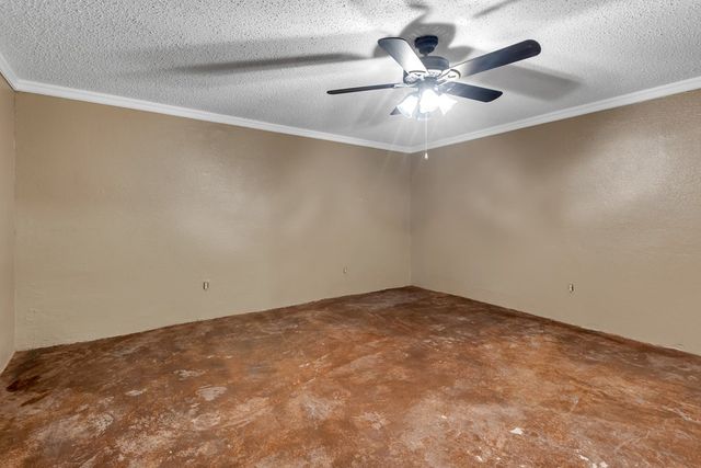 16986 N Sunflower Ave, Gardendale, TX 79758