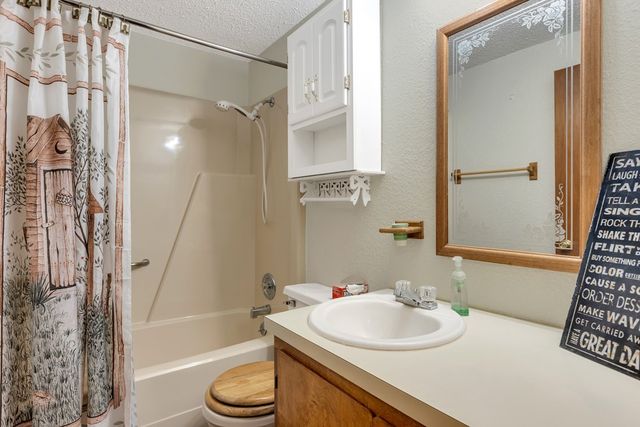 16986 N Sunflower Ave, Gardendale, TX 79758