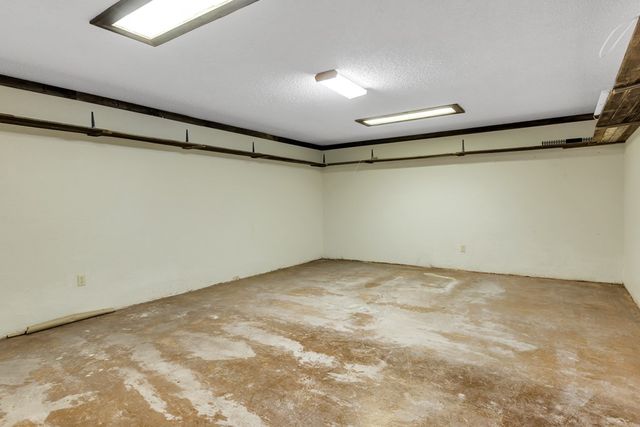 16986 N Sunflower Ave, Gardendale, TX 79758