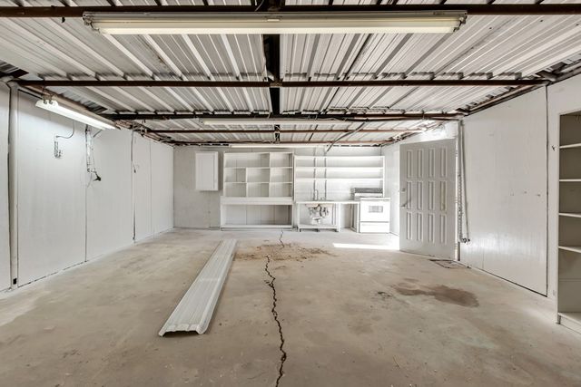 16986 N Sunflower Ave, Gardendale, TX 79758