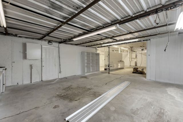 16986 N Sunflower Ave, Gardendale, TX 79758