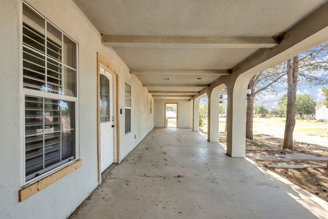 16986 N Sunflower Ave, Gardendale, TX 79758