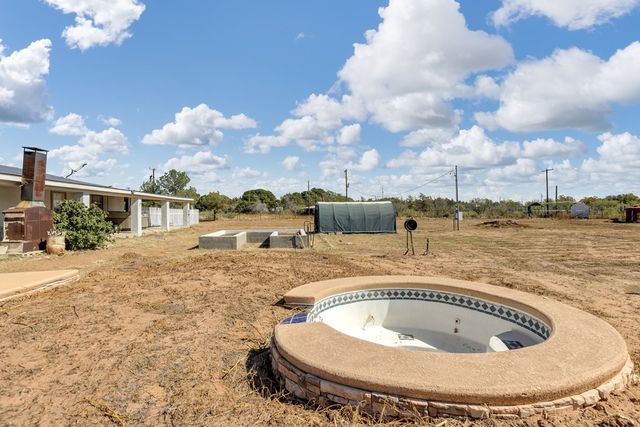 16986 N Sunflower Ave, Gardendale, TX 79758