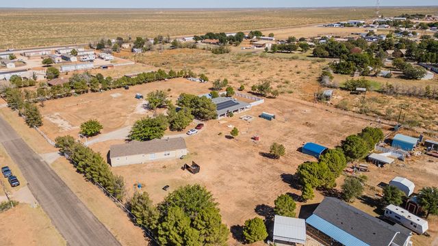 16986 N Sunflower Ave, Gardendale, TX 79758