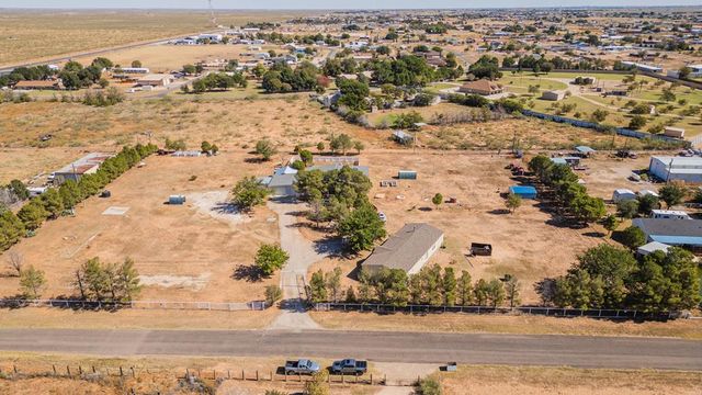 16986 N Sunflower Ave, Gardendale, TX 79758