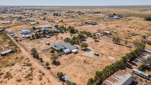 16986 N Sunflower Ave, Gardendale, TX 79758