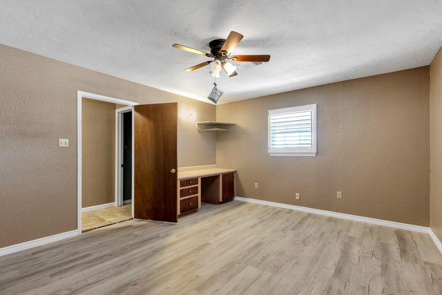 16986 N Sunflower Ave, Gardendale, TX 79758