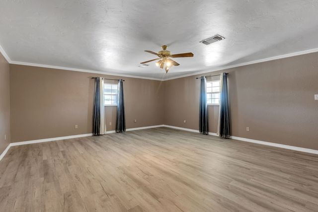 16986 N Sunflower Ave, Gardendale, TX 79758