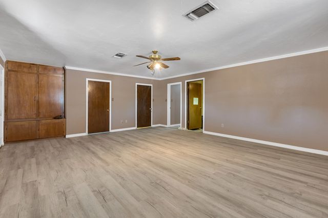 16986 N Sunflower Ave, Gardendale, TX 79758