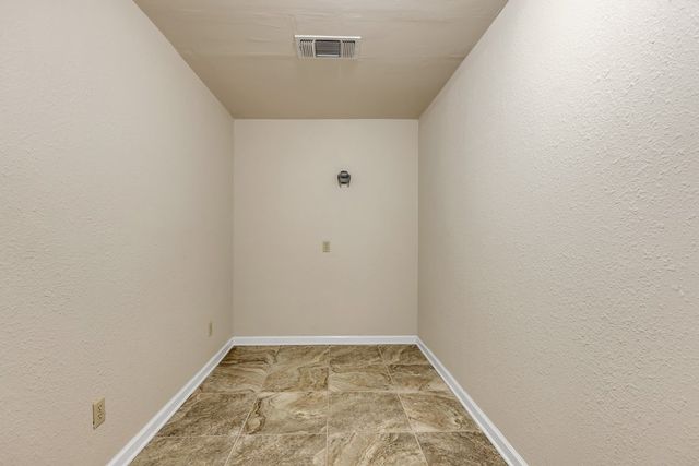 16986 N Sunflower Ave, Gardendale, TX 79758