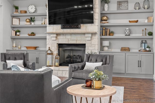719 W 109th Place S, Jenks, OK 74037