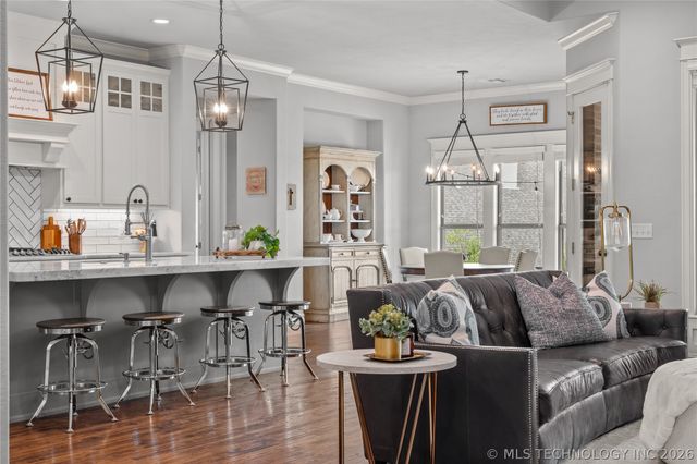719 W 109th Place S, Jenks, OK 74037